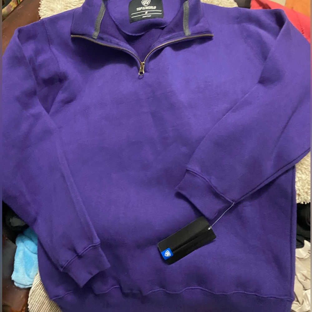 NWT, men’s m, Top World athletic sweatshirt, purple